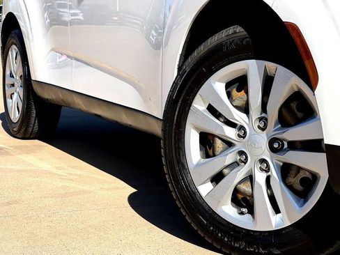 Used 2022 Kia Soul LX image 6