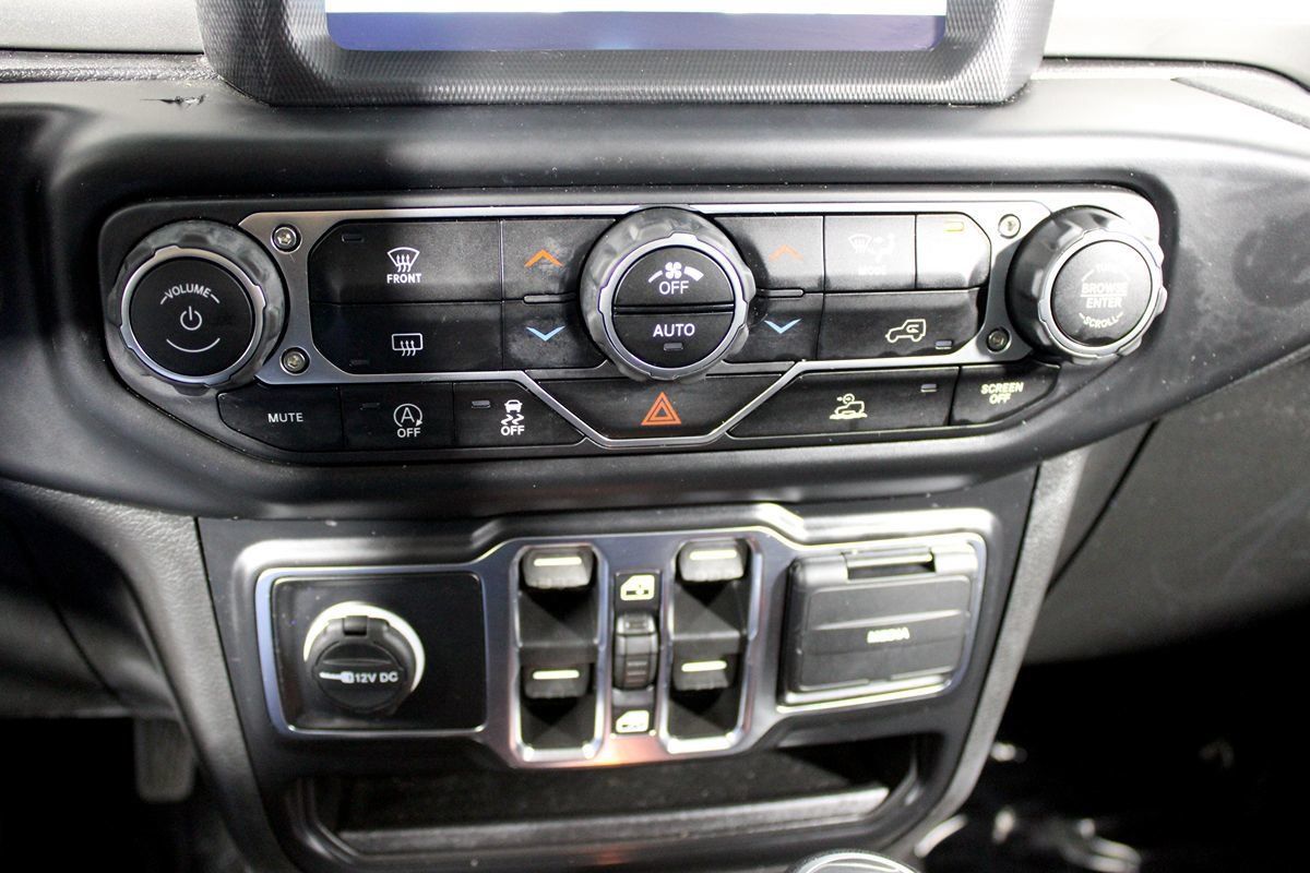 Used 2022 Jeep Wrangler Unlimited Sahara AWD/4WD image 13
