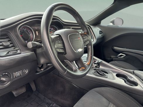 Used 2016 Dodge Challenger SXT RWD image 29
