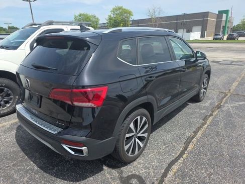 Used 2022 Volkswagen Taos SE image 4