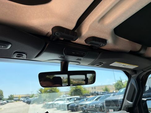 Used 2023 Jeep Gladiator Mojave AWD/4WD image 27