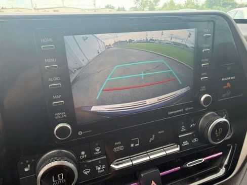 Used 2020 Toyota Highlander XLE AWD/4WD image 24