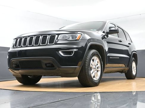 Used 2018 Jeep Grand Cherokee Laredo AWD/4WD image 42