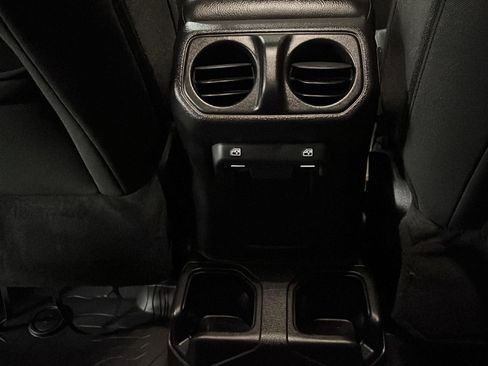 Used 2021 Jeep Wrangler Unlimited Sport image 19