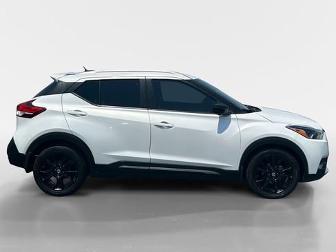 Used 2020 Nissan Kicks SR w/ SR Premium Package FWD image 6