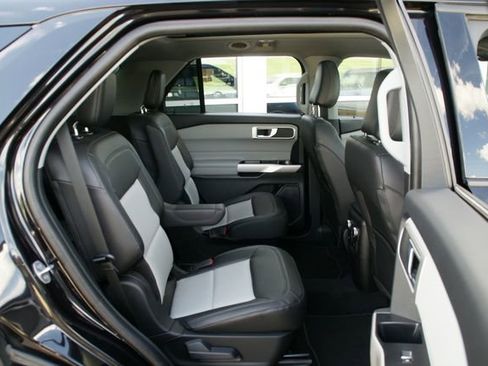 Certified 2022 Ford Explorer XLT w/ Equipment Group 202A AWD/4WD image 34