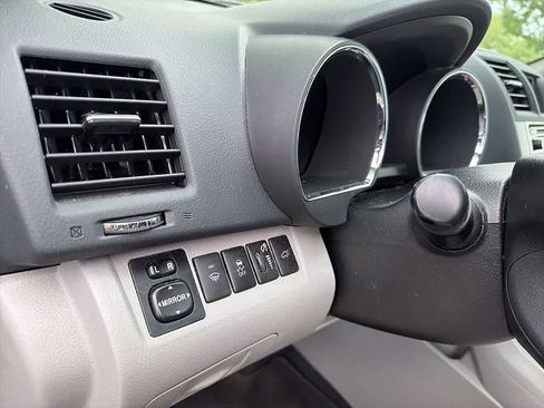 Used 2013 Toyota Highlander SE AWD/4WD image 16