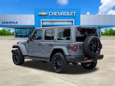 Used 2025 Jeep Wrangler Sahara image 3
