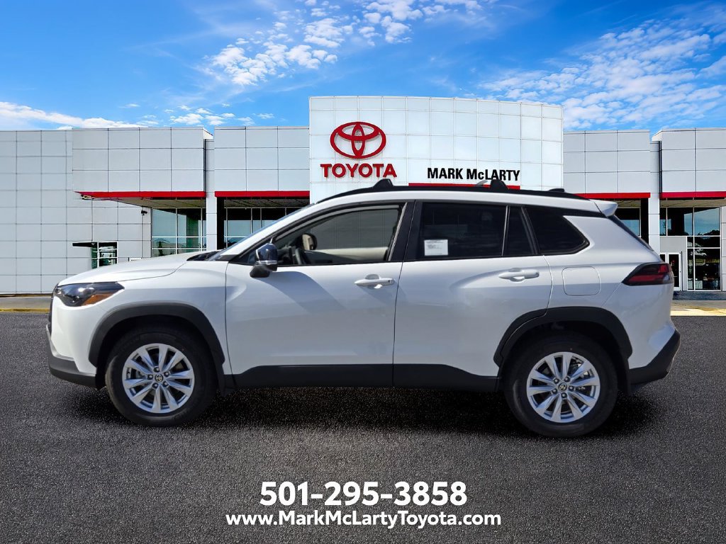 New 2026 Toyota Corolla Cross LE w/ Moonroof Package FWD image 2