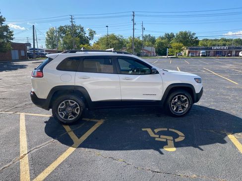 Used 2019 Jeep Cherokee Trailhawk w/ Cold Weather Group image 6