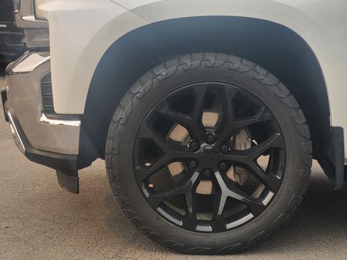 Used 2020 Chevrolet Silverado 1500 LTZ w/ LTZ Plus Package AWD/4WD image 9