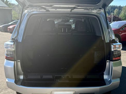 Used 2019 Toyota 4Runner SR5 AWD/4WD image 8