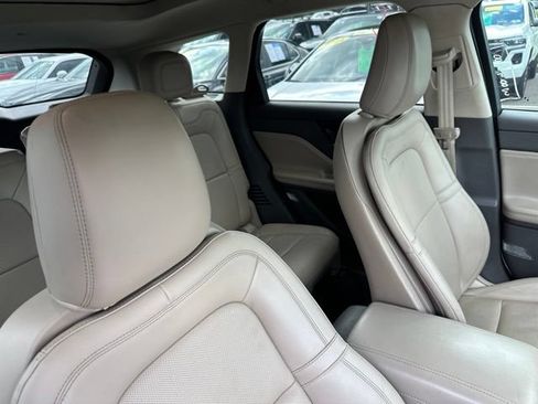 Used 2022 Lincoln Corsair AWD w/ Premium Package image 20