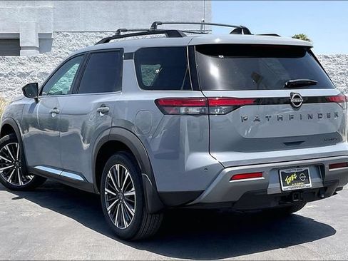 New 2026 Nissan Pathfinder Platinum FWD image 2