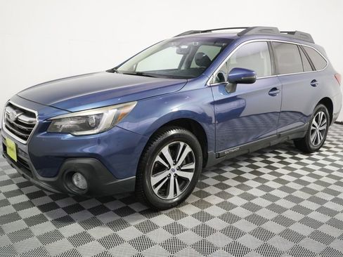 Used 2019 Subaru Outback 2.5i Limited AWD/4WD image 2