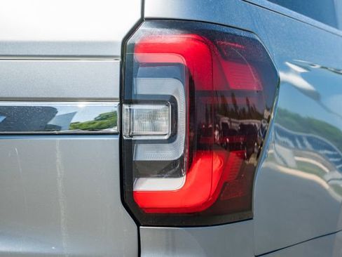 Used 2022 Ford Expedition Max Limited AWD/4WD image 8
