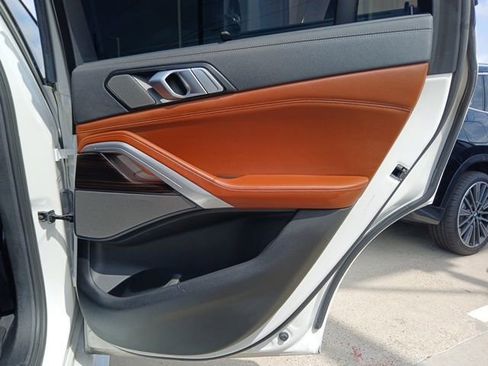 Used 2023 BMW X6 xDrive40i w/ Executive Package image 9