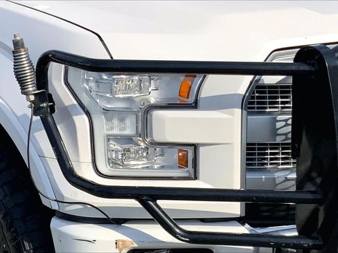 Used 2015 Ford F150 Platinum w/ Equipment Group 701A Luxury AWD/4WD image 24