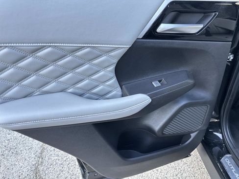 Used 2024 Mitsubishi Outlander SEL image 11