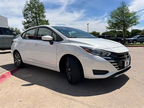 Used 2025 Nissan Versa SV FWD image 4
