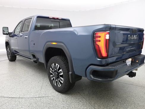 Used 2025 GMC Sierra 3500 Denali Ultimate AWD/4WD image 5