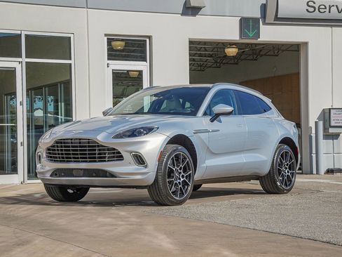 Used 2022 Aston Martin DBX AWD/4WD image 12