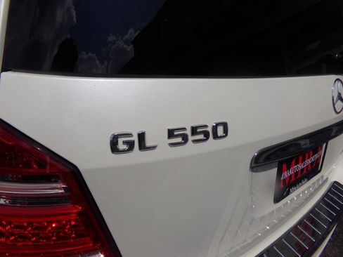 Used 2011 Mercedes-Benz GL 550 4MATIC image 3