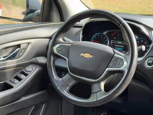 Used 2018 Chevrolet Traverse LT image 13
