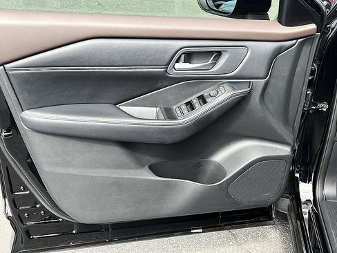 Certified 2023 Nissan Rogue SV w/ SV Premium B Package FWD image 12
