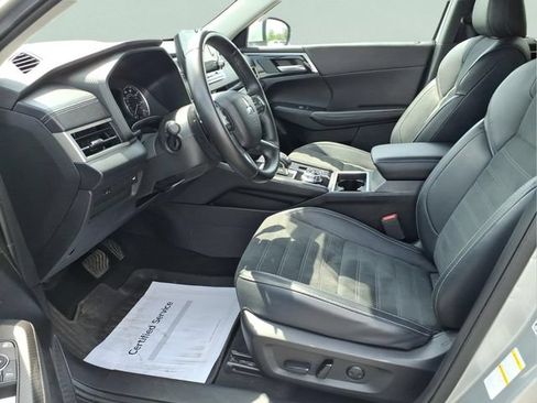 Used 2024 Mitsubishi Outlander AWD image 18