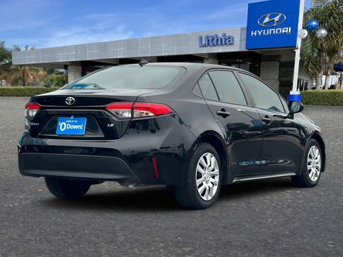 Used 2023 Toyota Corolla LE image 2