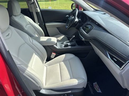 Used 2020 Cadillac XT4 Premium Luxury w/ Cold Weather Package FWD image 28