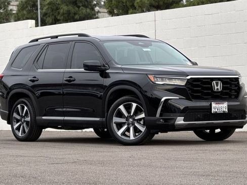 Certified 2025 Honda Pilot Touring image 2