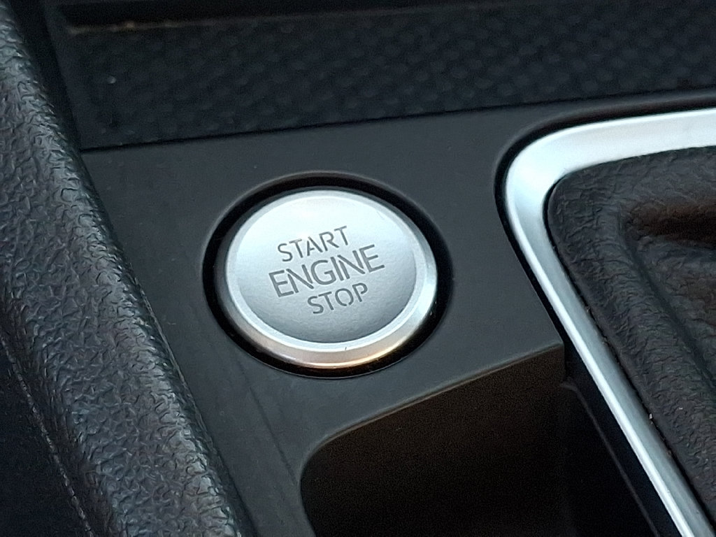 Used 2025 Volkswagen Jetta SE FWD image 23