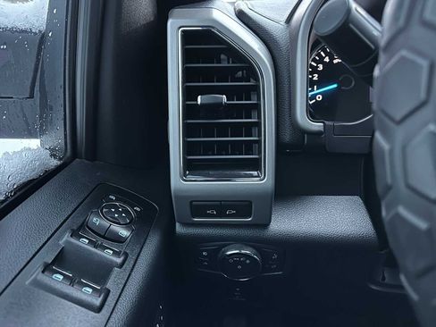 Used 2017 Ford F150 Lariat image 31