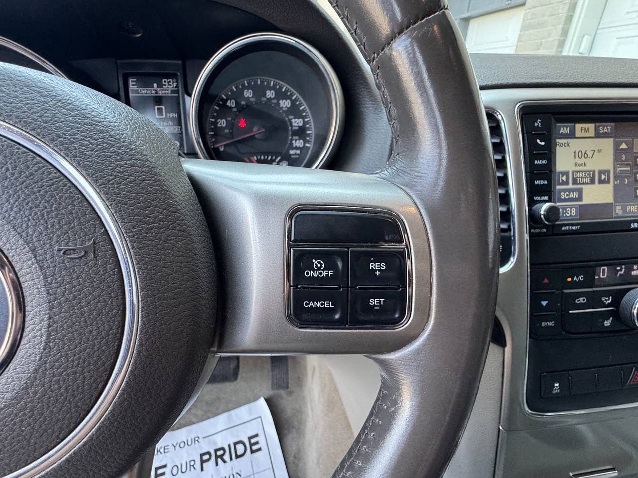 Used 2012 Jeep Grand Cherokee Laredo AWD/4WD image 17