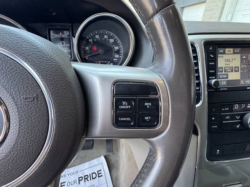 Used 2012 Jeep Grand Cherokee Laredo AWD/4WD image 17