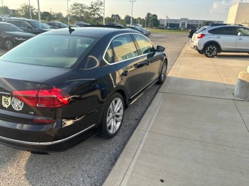 Used 2016 Volkswagen Passat 3.6 SEL Premium FWD image 5