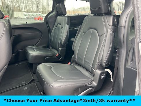 Certified 2022 Chrysler Pacifica Touring-L w/ S Appearance Package image 43