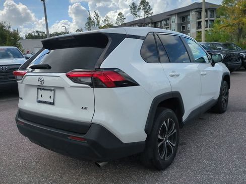 Used 2022 Toyota RAV4 LE FWD image 6