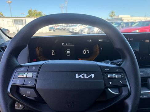 Used 2025 Kia K4 FWD image 28