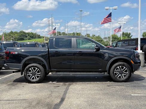 Used 2025 Ford Ranger Lariat w/ FX4 Off-Road Package AWD/4WD image 4