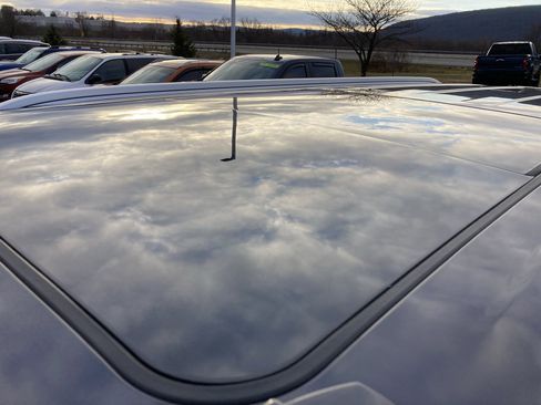 Used 2026 Chevrolet Suburban Premier image 11