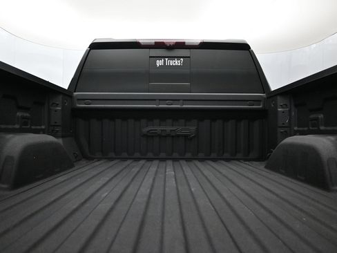 Used 2023 GMC Sierra 1500 AT4 w/ Technology Package AWD/4WD image 7