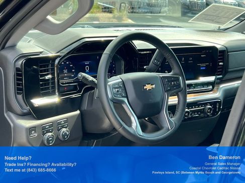 Used 2023 Chevrolet Silverado 1500 LT AWD/4WD image 5