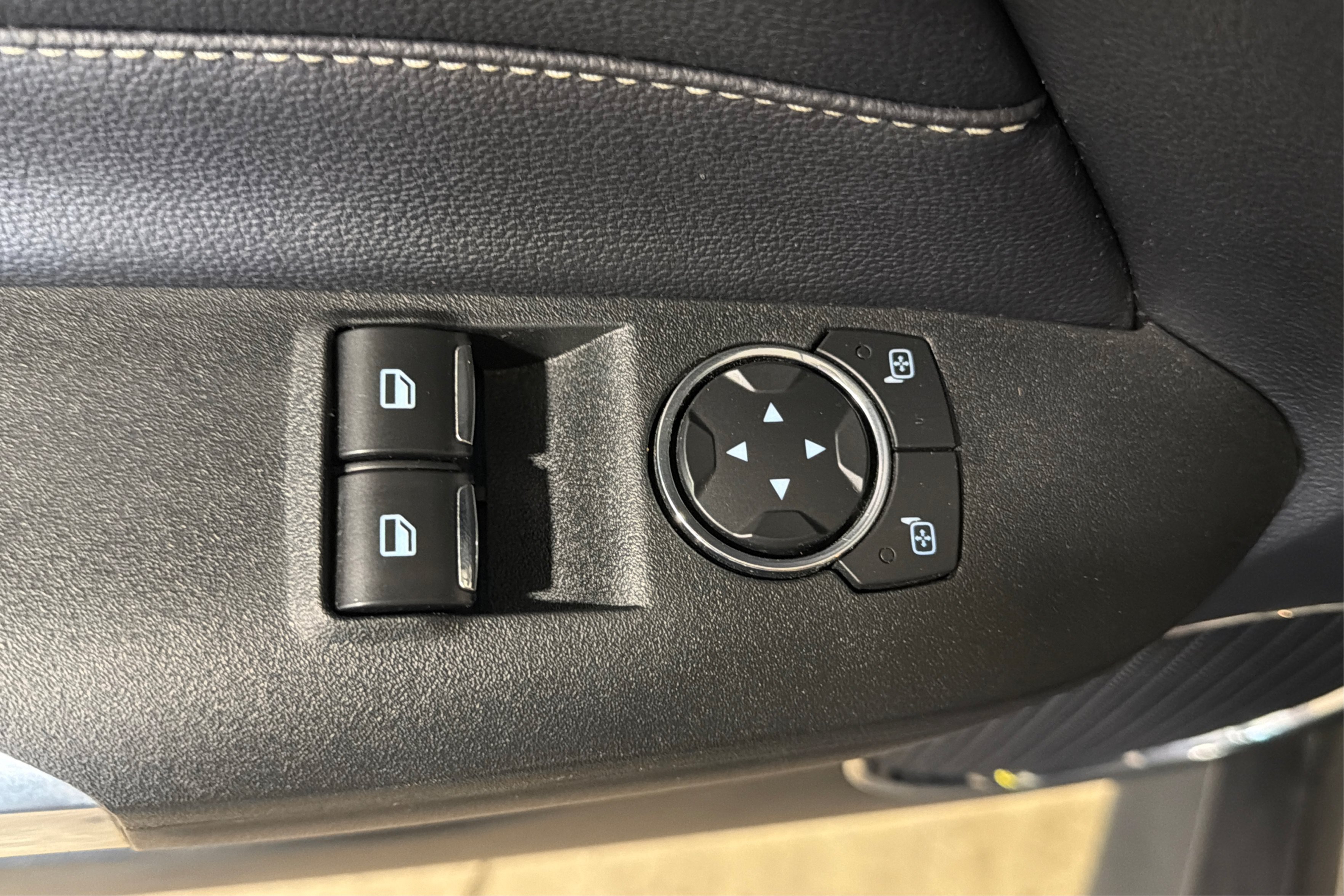 Used 2018 Ford Mustang GT Premium RWD image 16