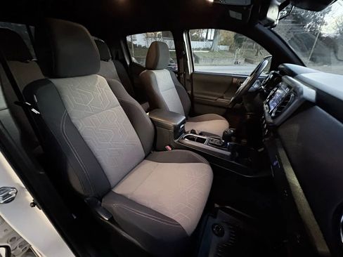 Used 2022 Toyota Tacoma TRD Sport w/ Technology Package image 22