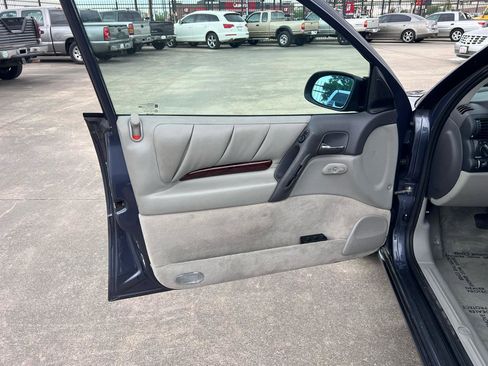Used 1997 Cadillac Catera RWD image 33