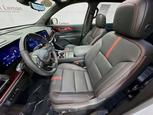 Used 2024 Chevrolet Traverse RS image 25
