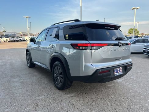 Used 2025 Nissan Pathfinder SV FWD image 8
